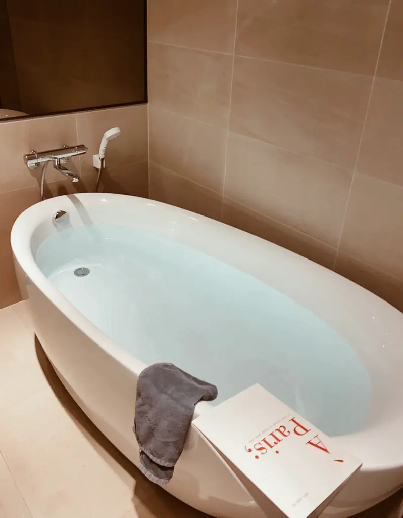 (2-4人包棟首選)樓中樓 席夢思 冷暖氣 套房－附私人免治 浴缸衛浴