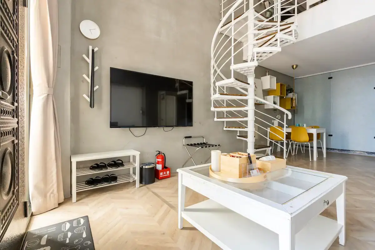 (2-4人包棟首選)樓中樓 席夢思 冷暖氣 套房－附私人免治 浴缸衛浴