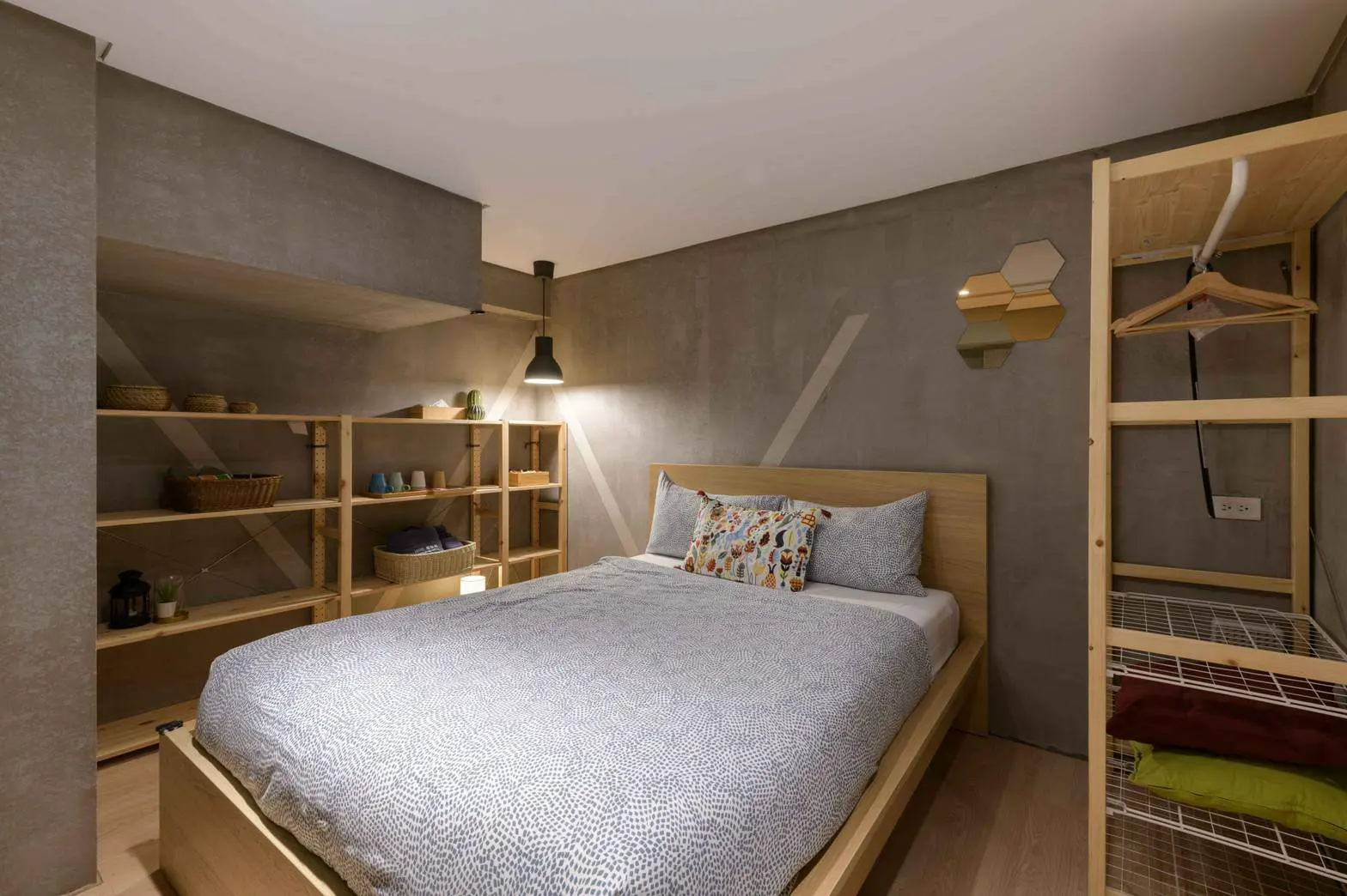 標準 席夢思 冷暖氣房－附共用免治衛浴 免費停車