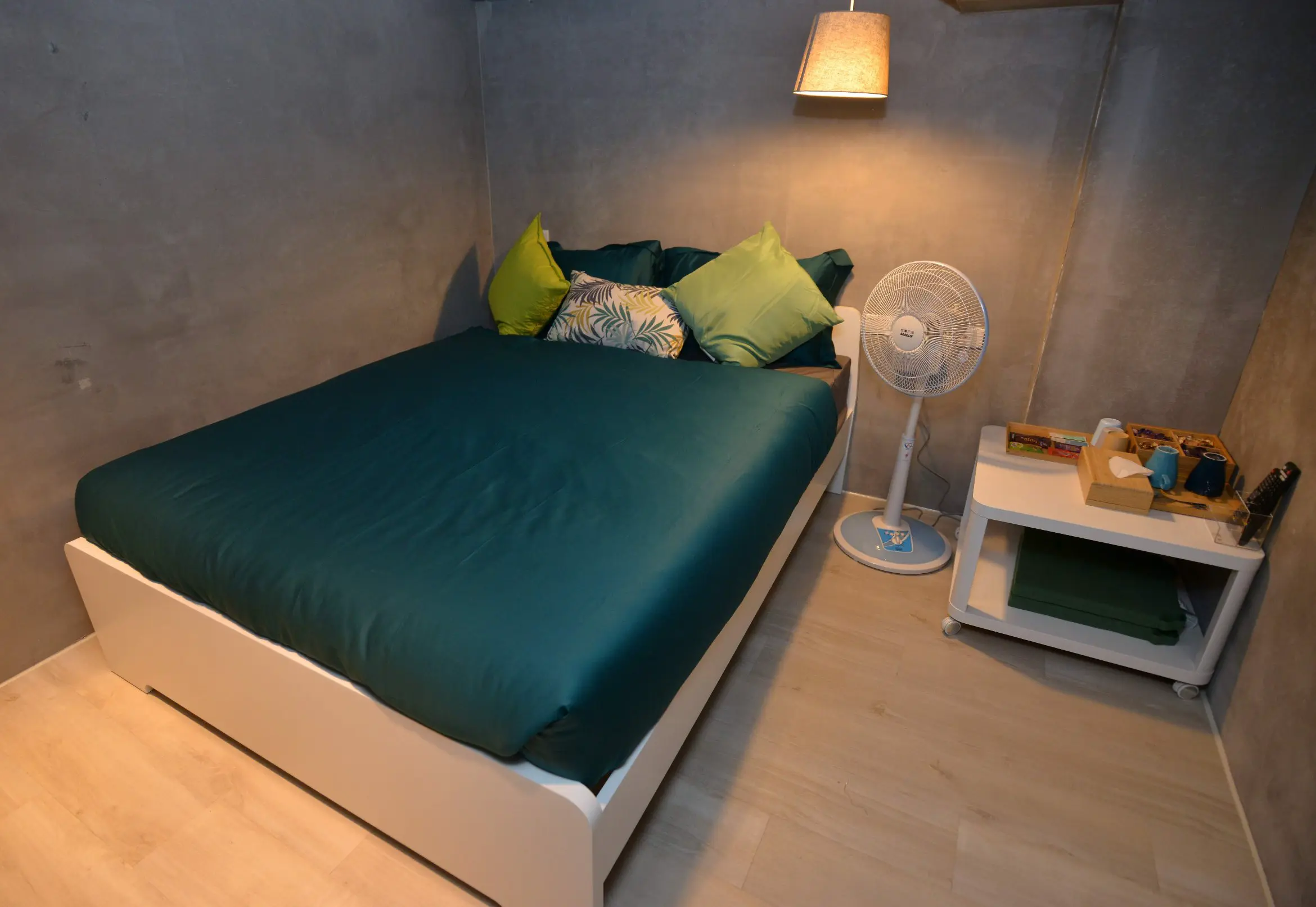 標準 席夢思 冷暖氣房－附共用免治衛浴 免費停車